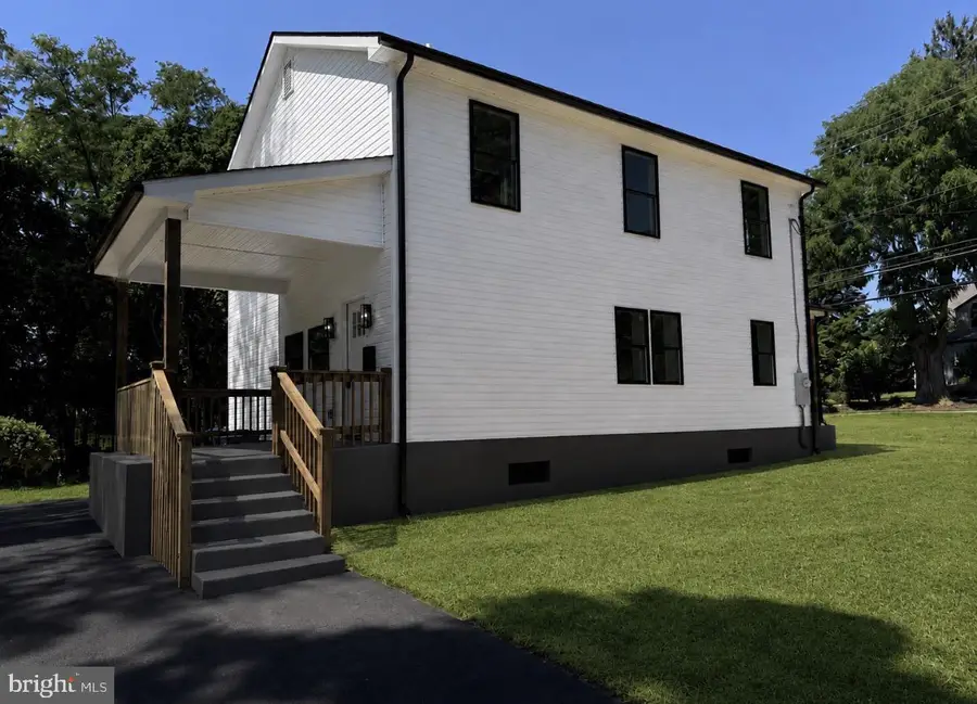 2620 New Falls Rd, Levittown, PA 19056 - #2