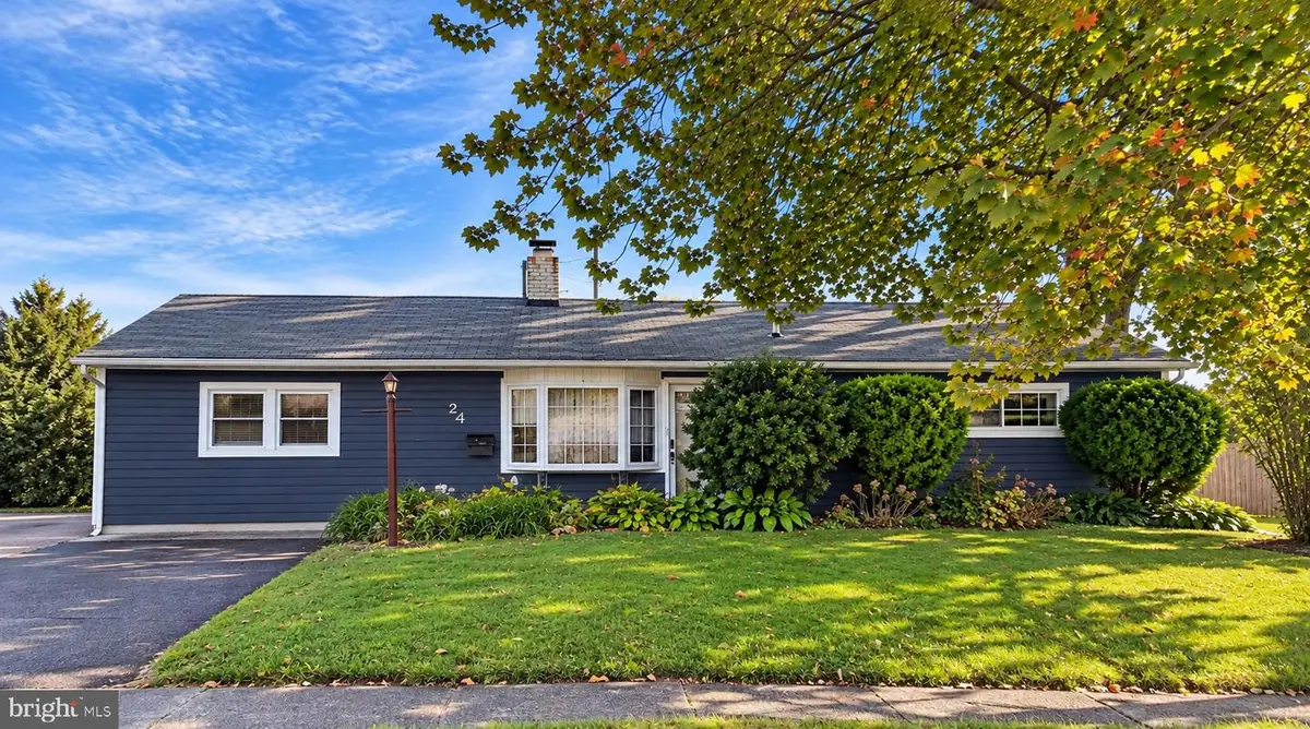 24 Dewberry Ln, Levittown, PA 19055 - #1