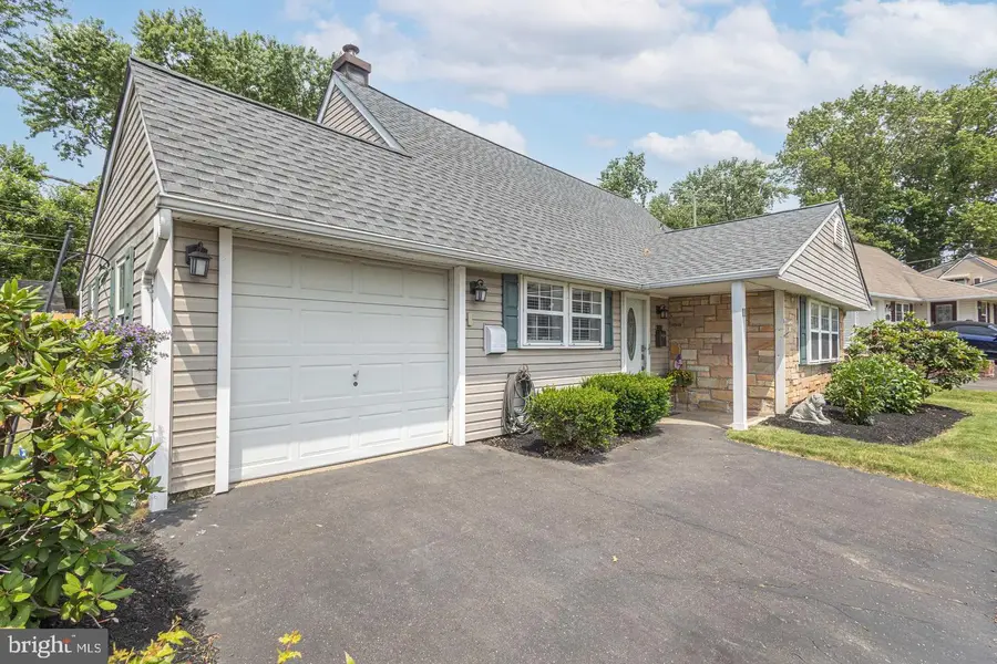 11 High Rd, Levittown, PA 19056 - #2