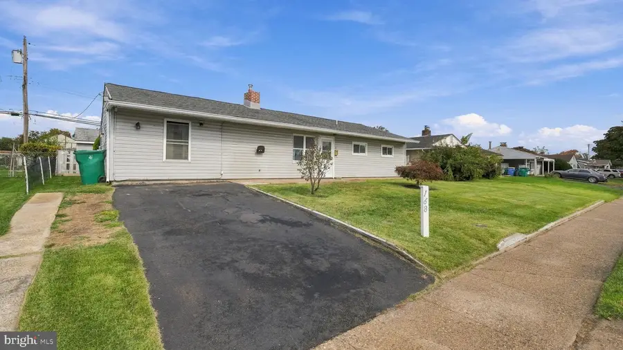168 Farmbrook Dr, Levittown, PA 19055 - #2