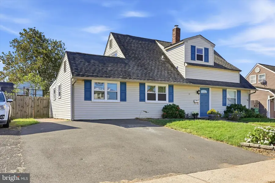 55 Autumn Ln, Levittown, PA 19055 - #2