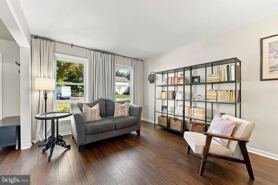 19 Diamond Dr, Newtown, PA 18940 - #3