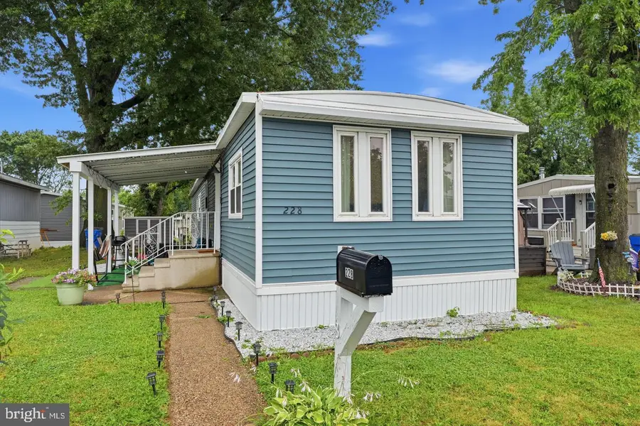 228 Johnson Dr, Fairless Hills, PA 19030 - #3