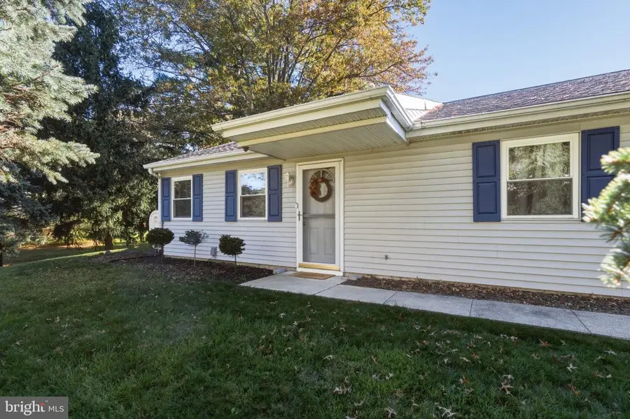 146 Commonwealth Dr, Newtown, PA 18940 - #2