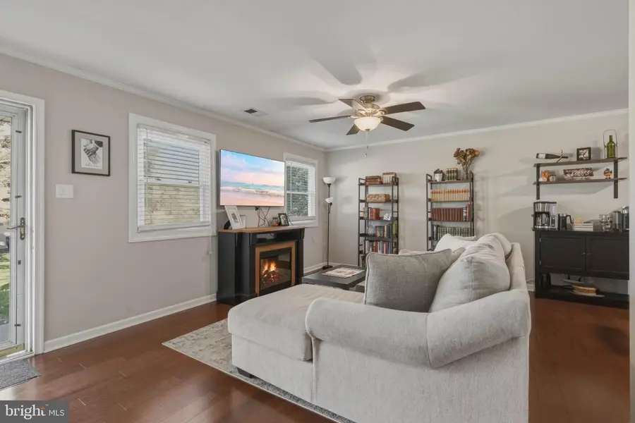 146 Commonwealth Dr, Newtown, PA 18940 - #3