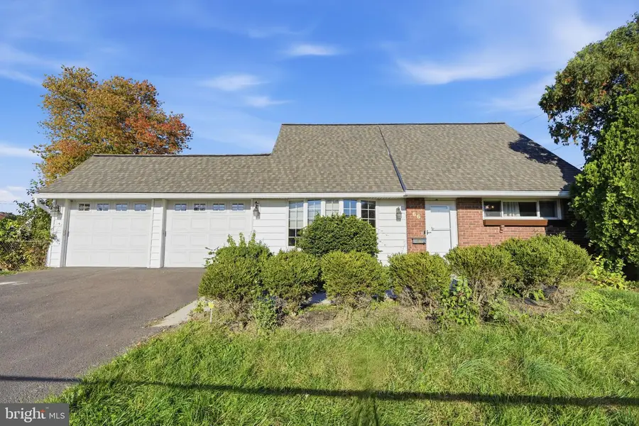 66 Pine Needle Rd, Levittown, PA 19056 - #2
