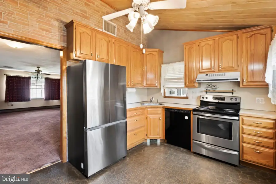 56 Narcissus Ln, Levittown, PA 19054 - #2