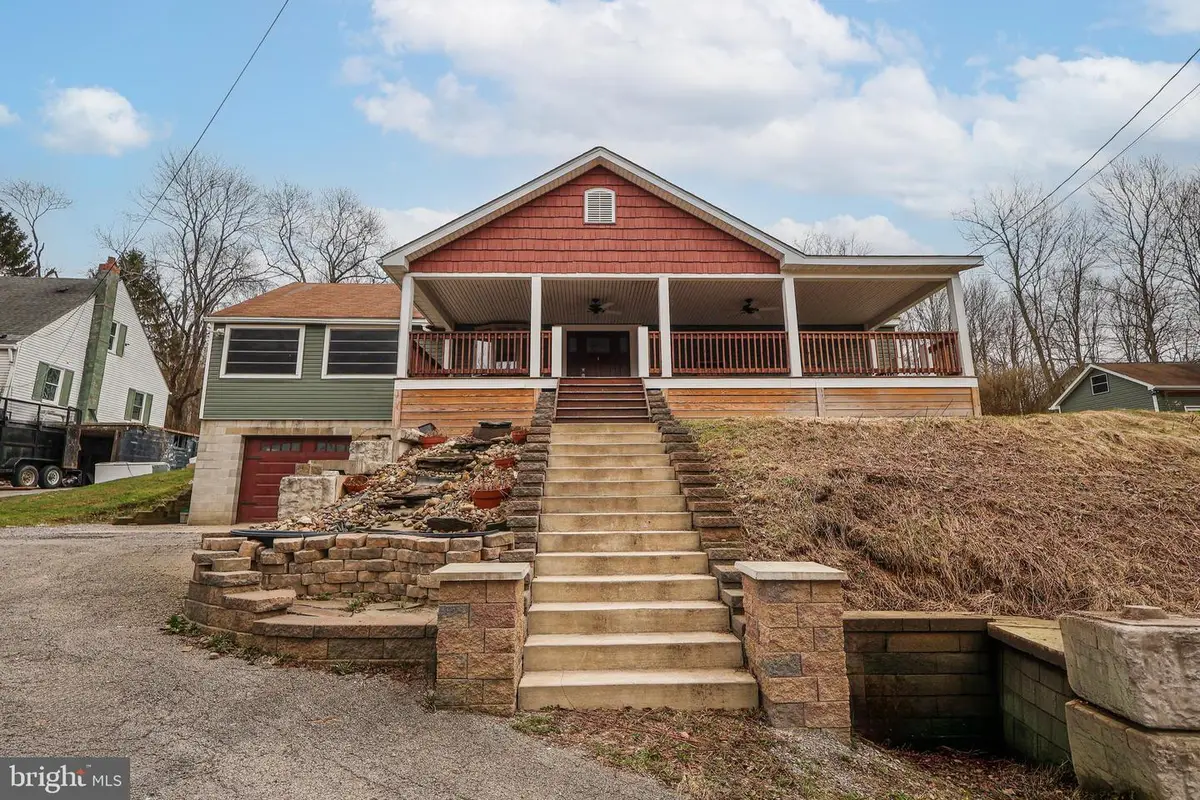 989 Blackhawk Rd, Beaver Falls, PA 15010 - #1