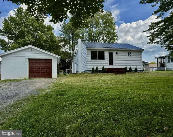 323 Butler Ave, ELLWOOD CITY, PA 16117