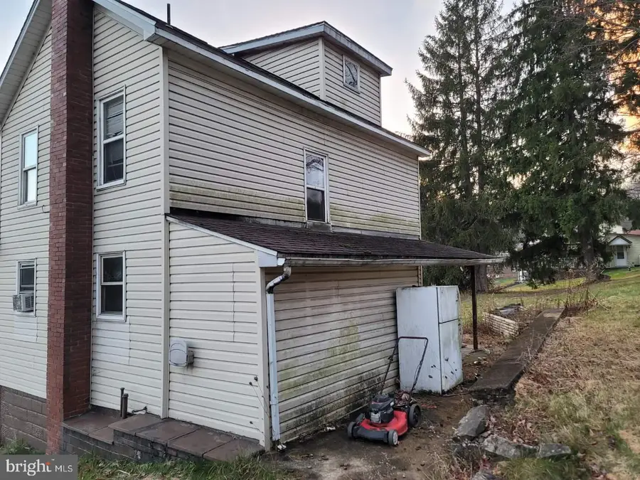 902 Palmer Ave, Patton, PA 16668 - Image #2