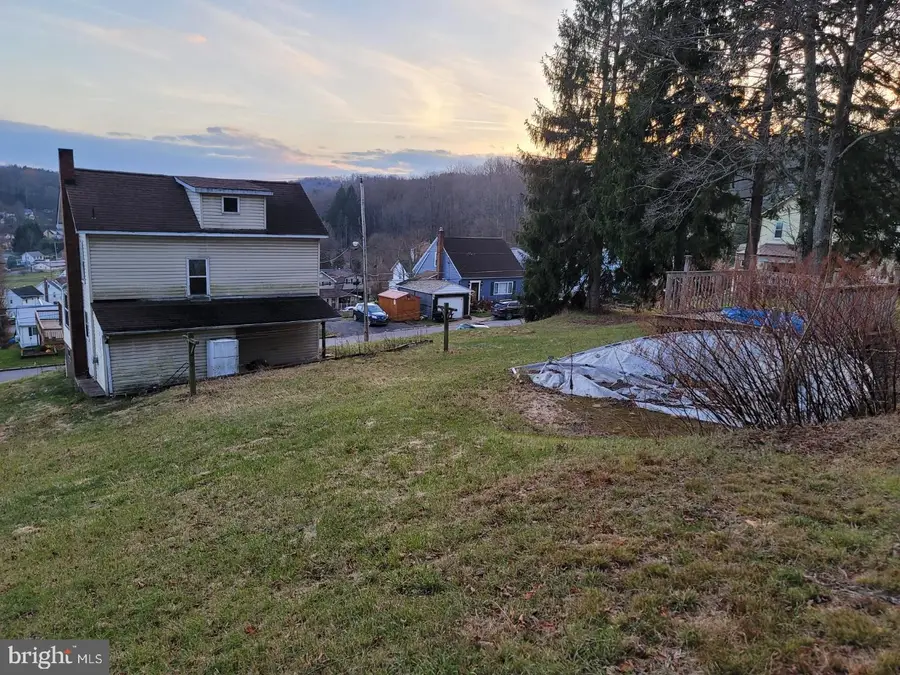 902 Palmer Ave, Patton, PA 16668 - Image #3