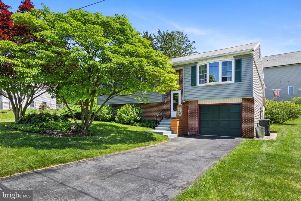 704 Midland Rd, MECHANICSBURG, PA 17055 BHGRE