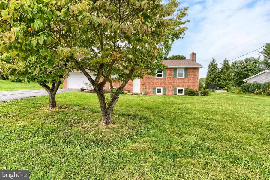 560 Boxwood Lane, Carlisle, PA 17015 - #2