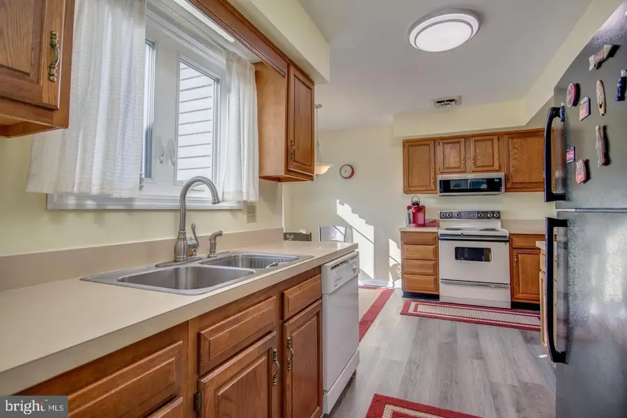 1810 Creek View Dr, New Cumberland, PA 17070 - Image #2