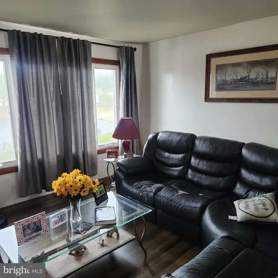 4 Robert Ln, Carlisle, PA 17013 - Image #2