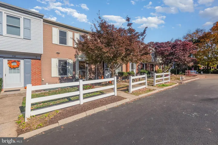 732 Allenview Dr, Mechanicsburg, PA 17055 - Image #2