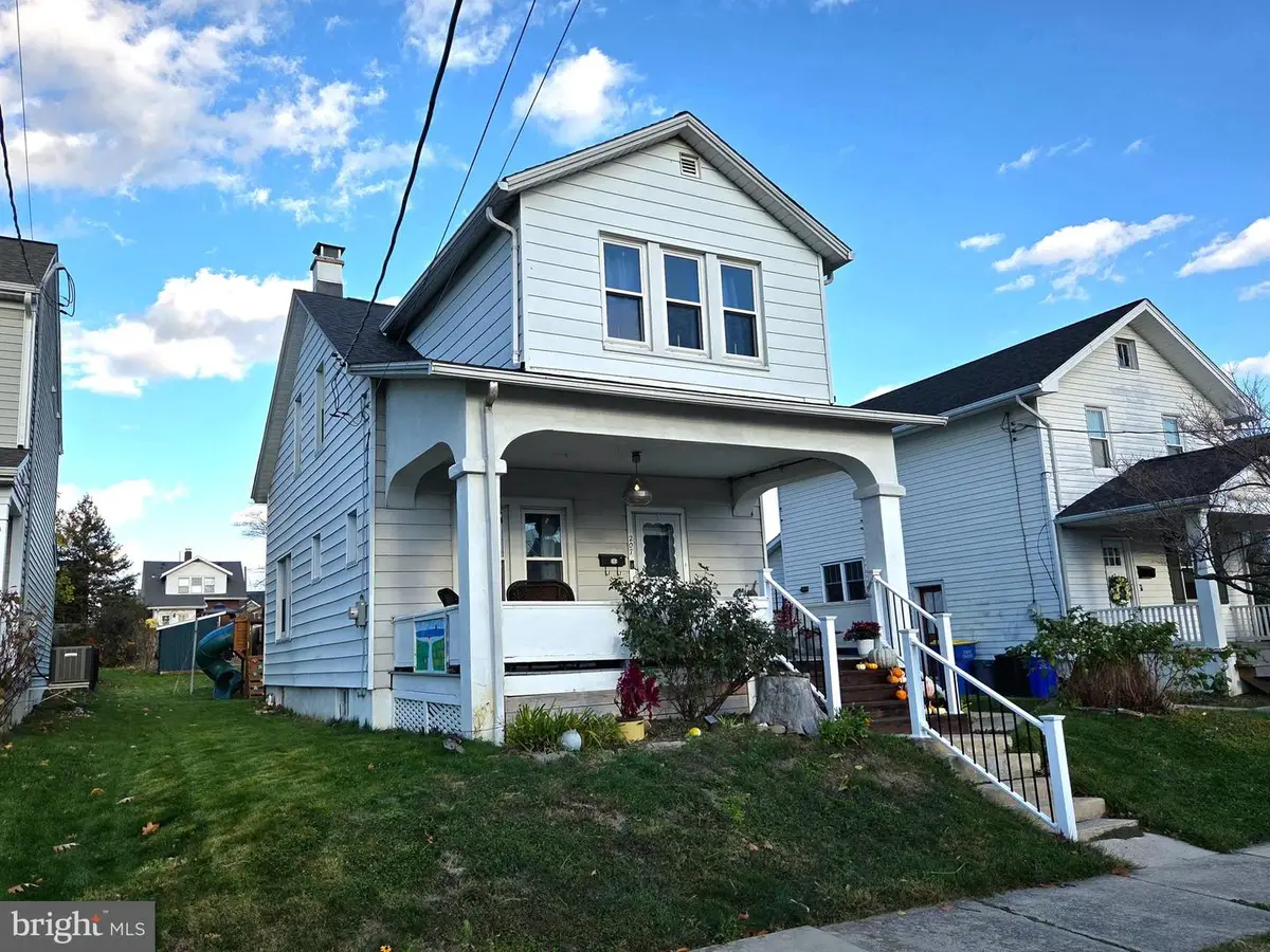 207 S 18th St, Camp Hill, PA 17011 - Image #1