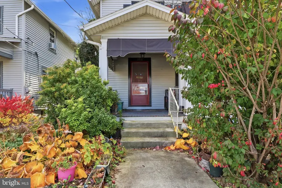 205 W Maplewood Avenue, Mechanicsburg, PA 17055 - Image #2