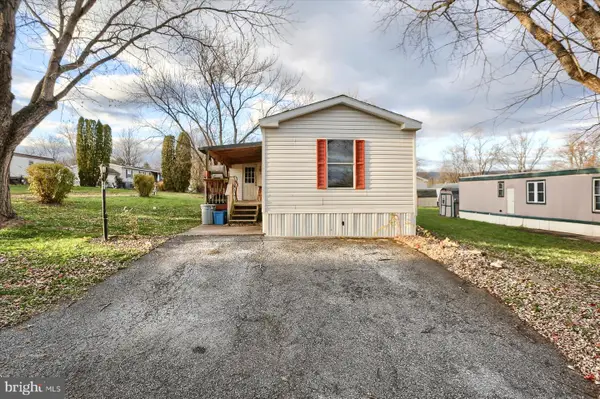 21 Walnut Lane, CARLISLE, PA 17015