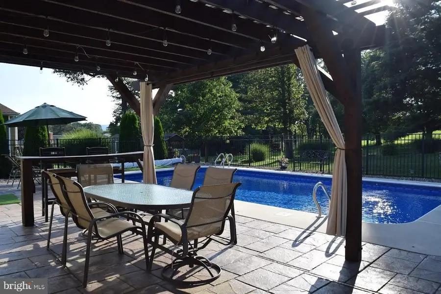 882 Hawthorn Avenue, Mechanicsburg, PA 17055 - Image #2