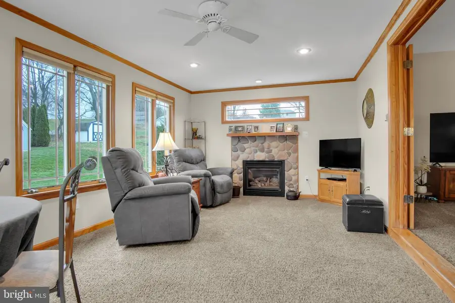 882 Hawthorn Avenue, Mechanicsburg, PA 17055 - Image #3