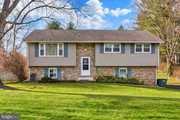 220 Maple Ln, MECHANICSBURG, PA 17055