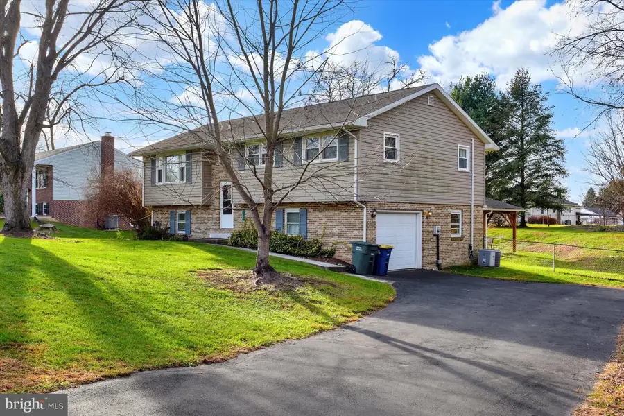 220 Maple Ln, Mechanicsburg, PA 17055 - Image #3
