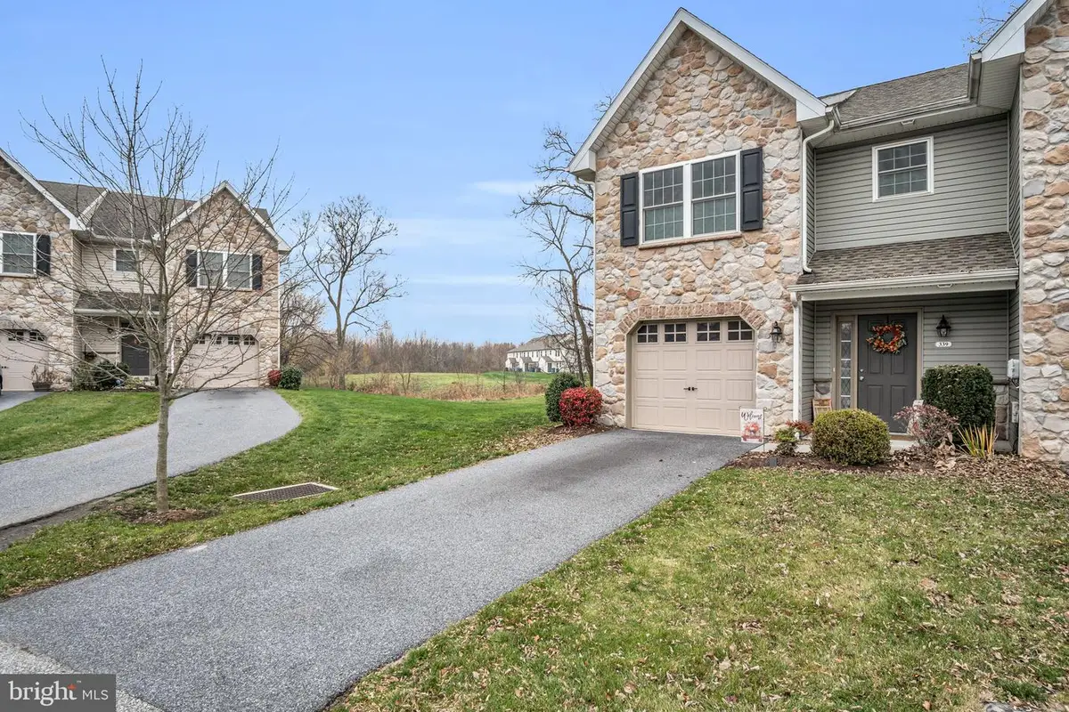 339 Melbourne Ln, Mechanicsburg, PA 17055 - Image #1