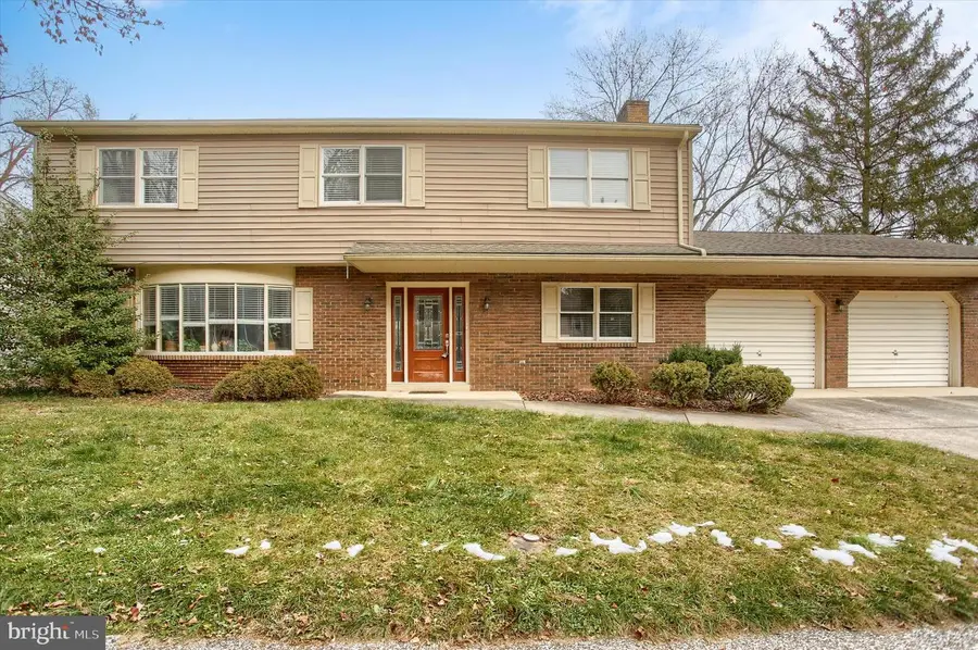 516 Lamp Post Ln, Camp Hill, PA 17011 - Image #2