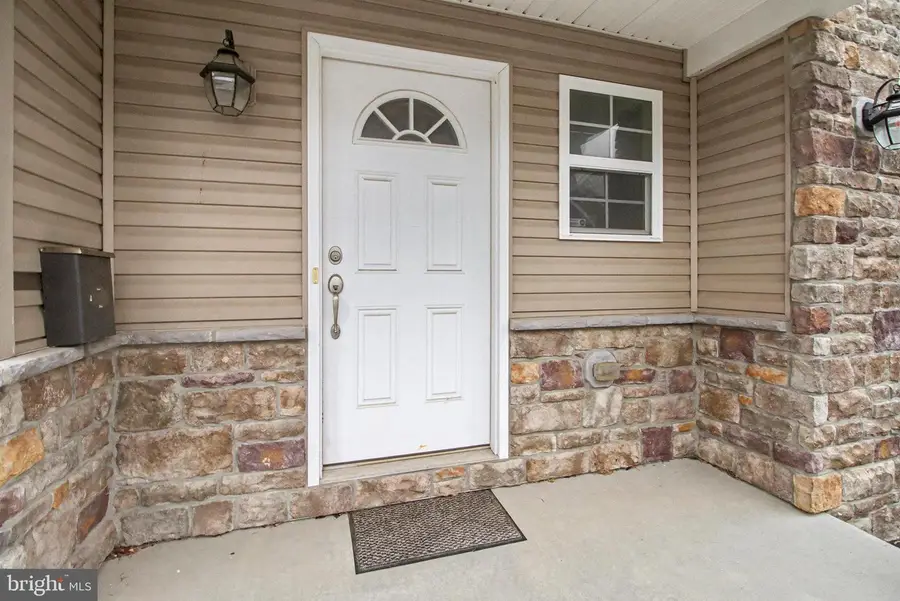829 Spring Rock Court, Mechanicsburg, PA 17055 - Image #3