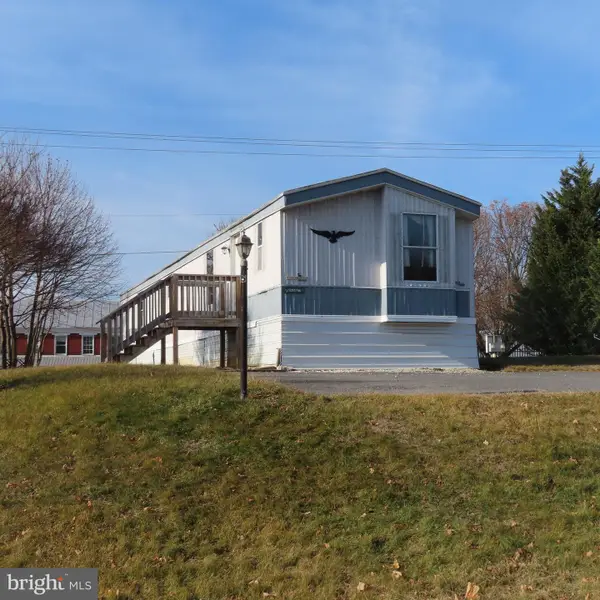 5 Apache Drive, SHIPPENSBURG, PA 17257