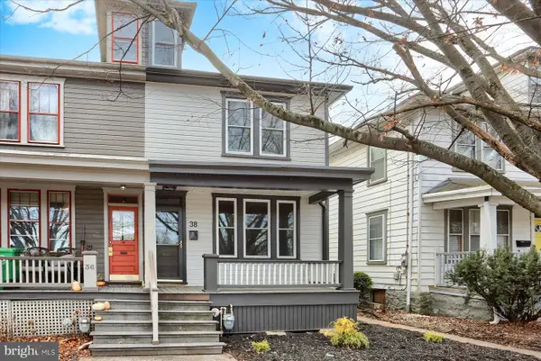 38 W Willow St, CARLISLE, PA 17013