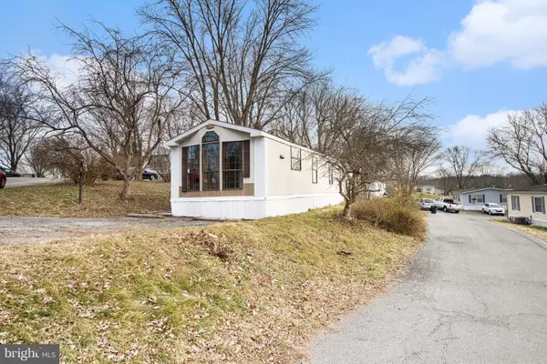 48 Redwood Lane, CARLISLE, PA 17015