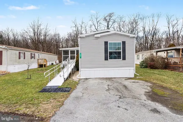32 Hathaway Drive, CARLISLE, PA 17015