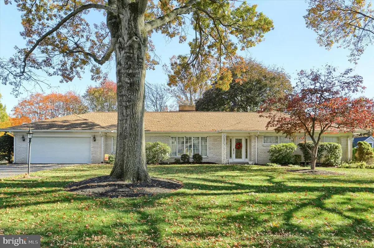 864 Hilltop Rd, Lemoyne, PA 17043 - Image #1