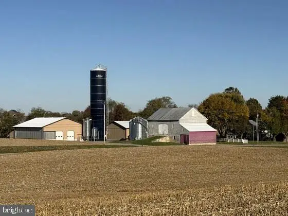 1566 York Rd, CARLISLE, PA 17015