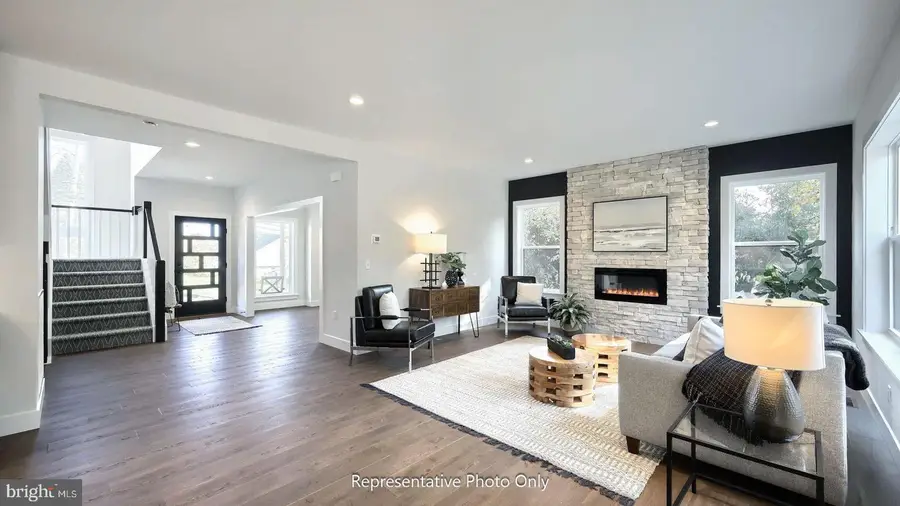 2238 S Autumn Chase Dr, Mechanicsburg, PA 17055 - Image #2