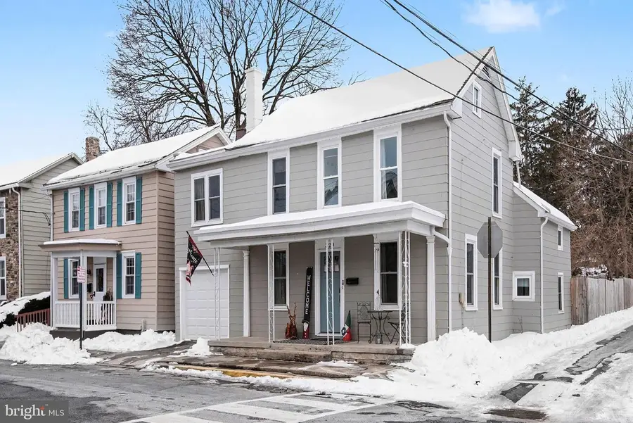 329 Chestnut St, Mount Holly Springs, PA 17065 - #2