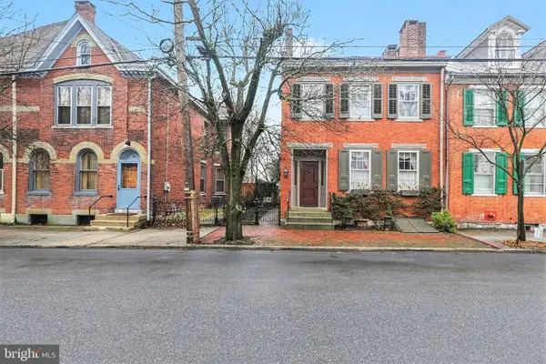 136 W Pomfret St, CARLISLE, PA 17013