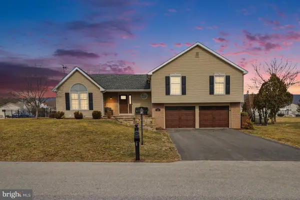 202 Barley Field Cir, CARLISLE, PA 17015
