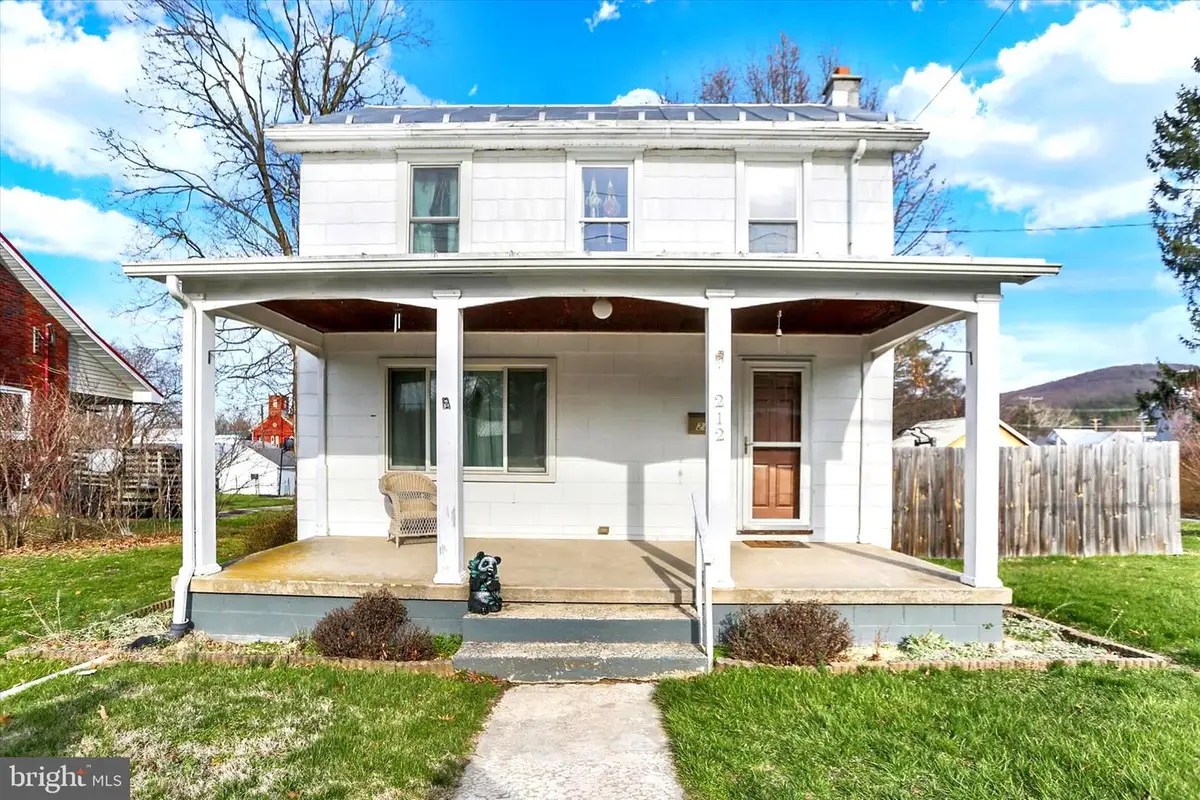 212 Chestnut St, Mount Holly Springs, PA 17065 - #1