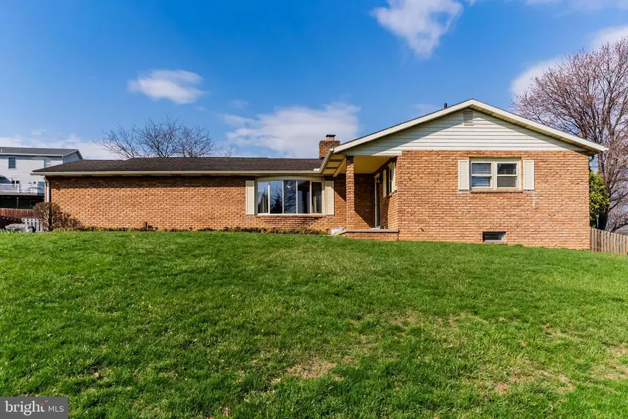 813 Nesbit Dr, Carlisle, PA 17013 - #2