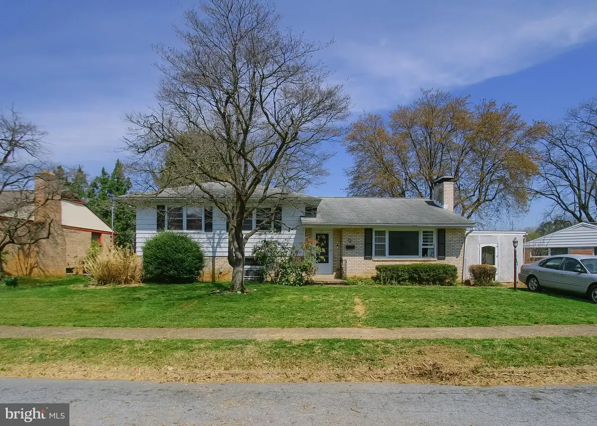 12 Center Dr, Camp Hill, PA 17011 - #1