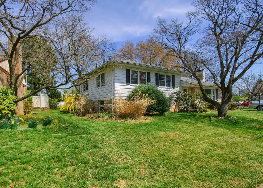 12 Center Dr, Camp Hill, PA 17011 - #3