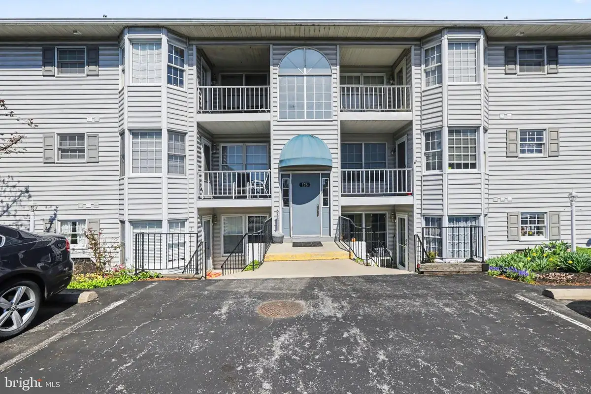 126 W Portland St, Mechanicsburg, PA 17055 - #1