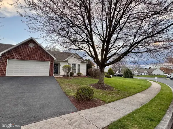 25 Greenfield Drive, CARLISLE, PA 17015