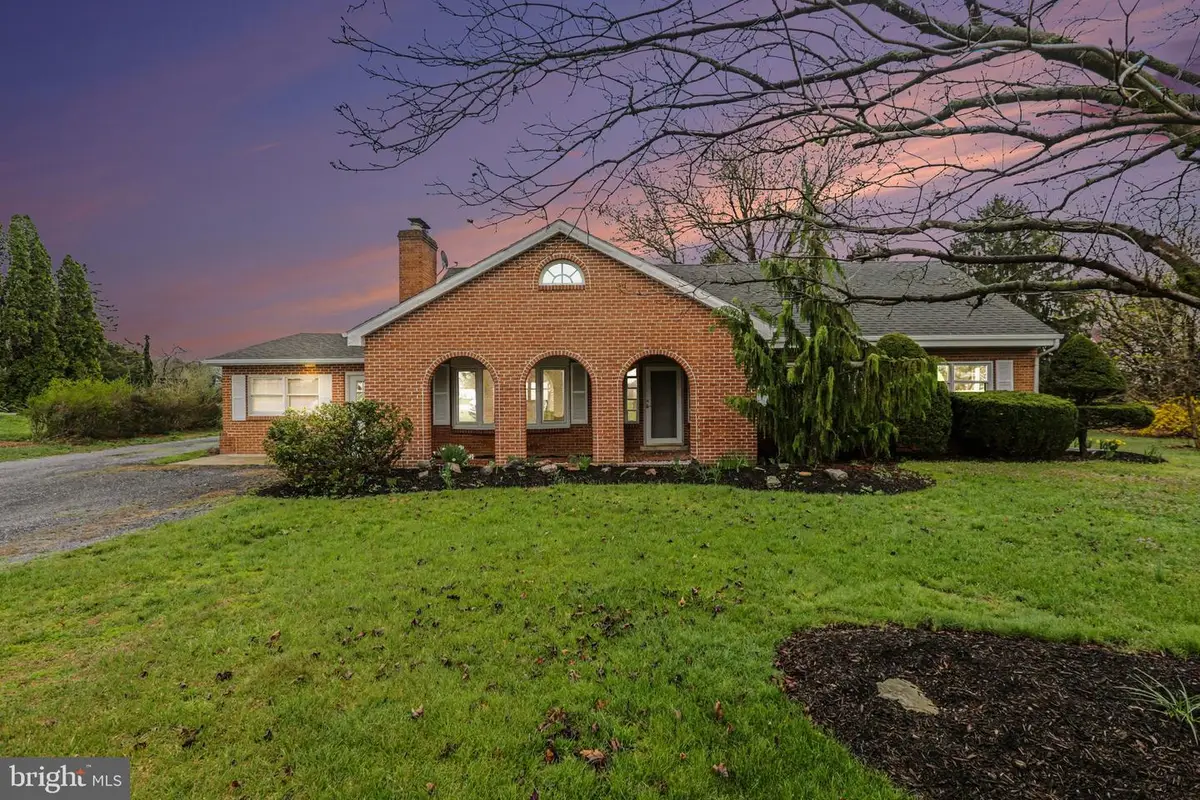 205 N Middlesex Rd, Carlisle, PA 17013 - #1