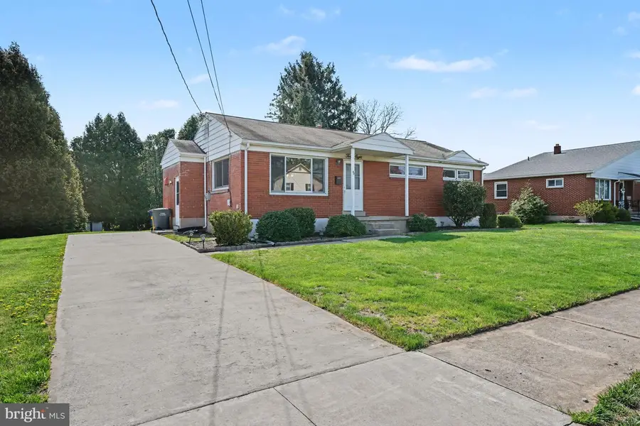 48 Kensington Dr, Camp Hill, PA 17011 - #2