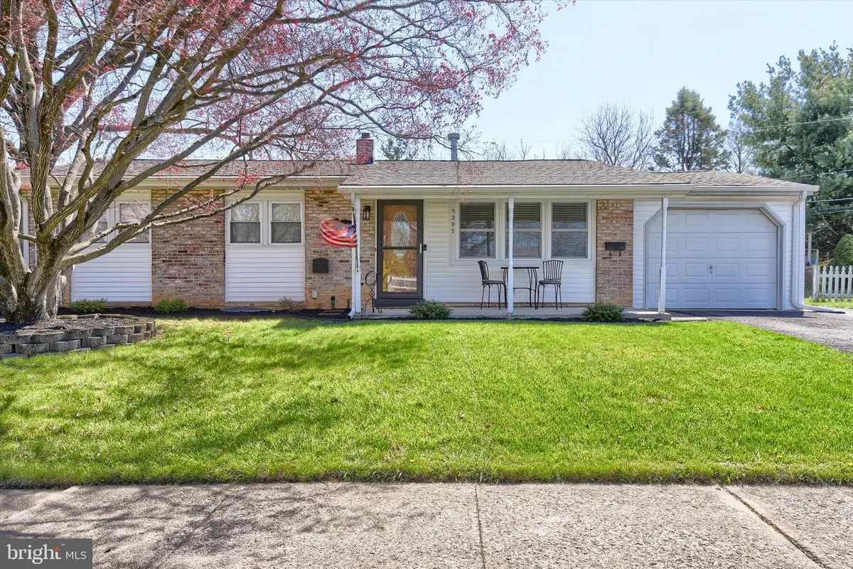 5202 Royal Dr, Mechanicsburg, PA 17055 - #1