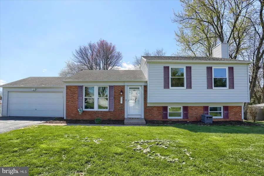 915 Derbyshire Avenue, Mechanicsburg, PA 17055 - #2